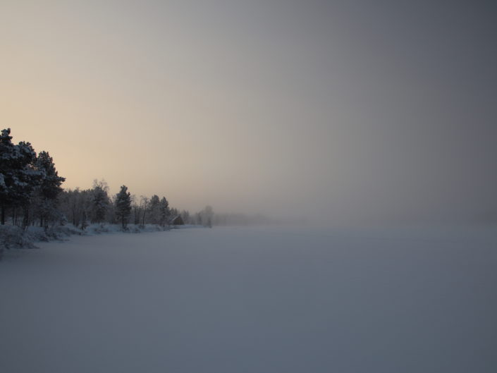 paysage hiver brouillard lac suède